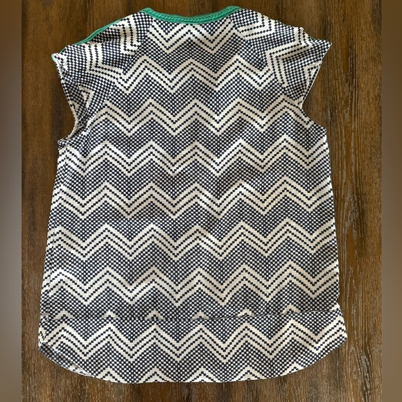 Collective Concepts Women’s Navy and Cream Chevron Top with Green Accents Size M - Picture 2 of 8